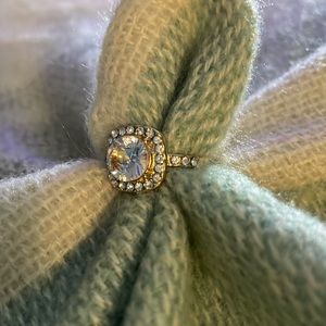 Square halo crystal ring